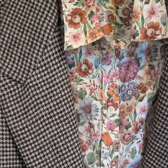 Oxford Shirt Co. Floral Blouse - Picture 2 of 5
